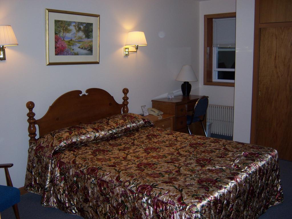 Travelers Inn Motel Eagle River Pokoj fotografie