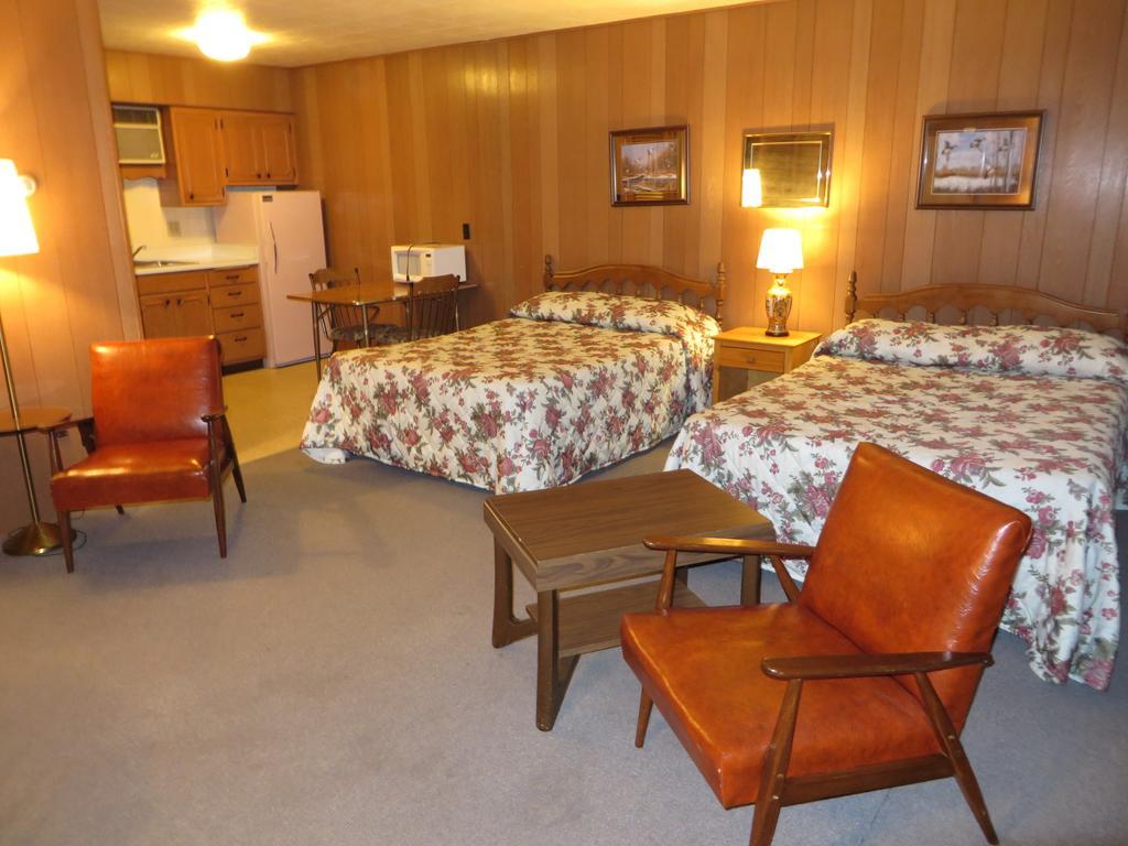 Travelers Inn Motel Eagle River Pokoj fotografie