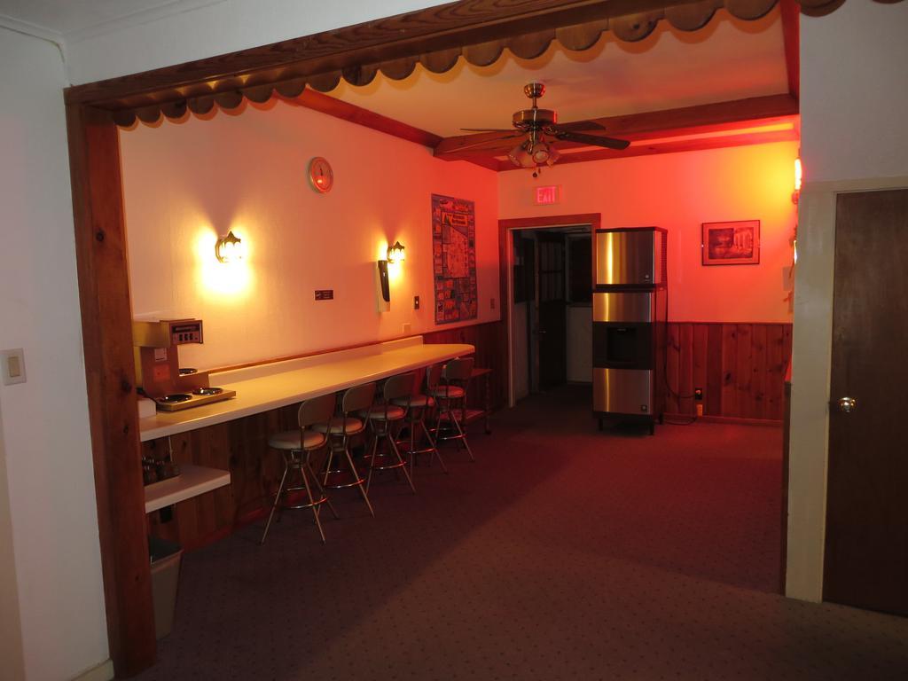 Travelers Inn Motel Eagle River Exteriér fotografie