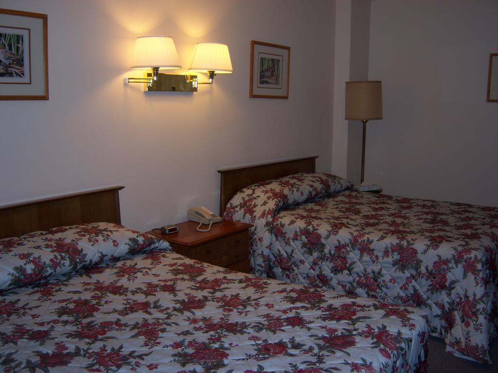 Travelers Inn Motel Eagle River Pokoj fotografie